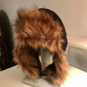 Men’s trapper hat, with fur lining.